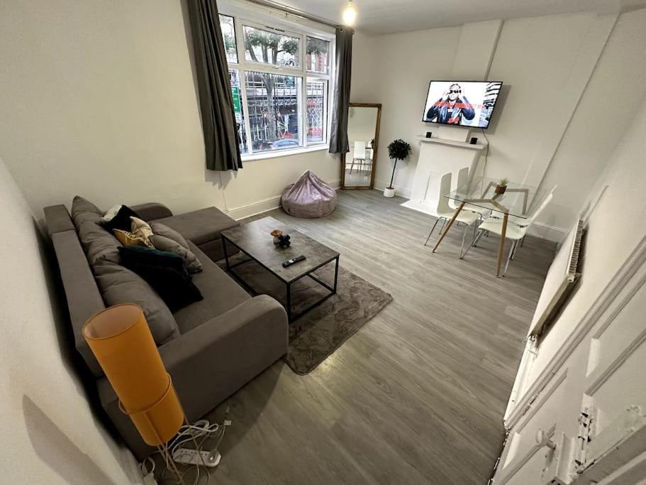 Spectacular 2 Bedroom On Tower Bridge لندن المظهر الخارجي الصورة