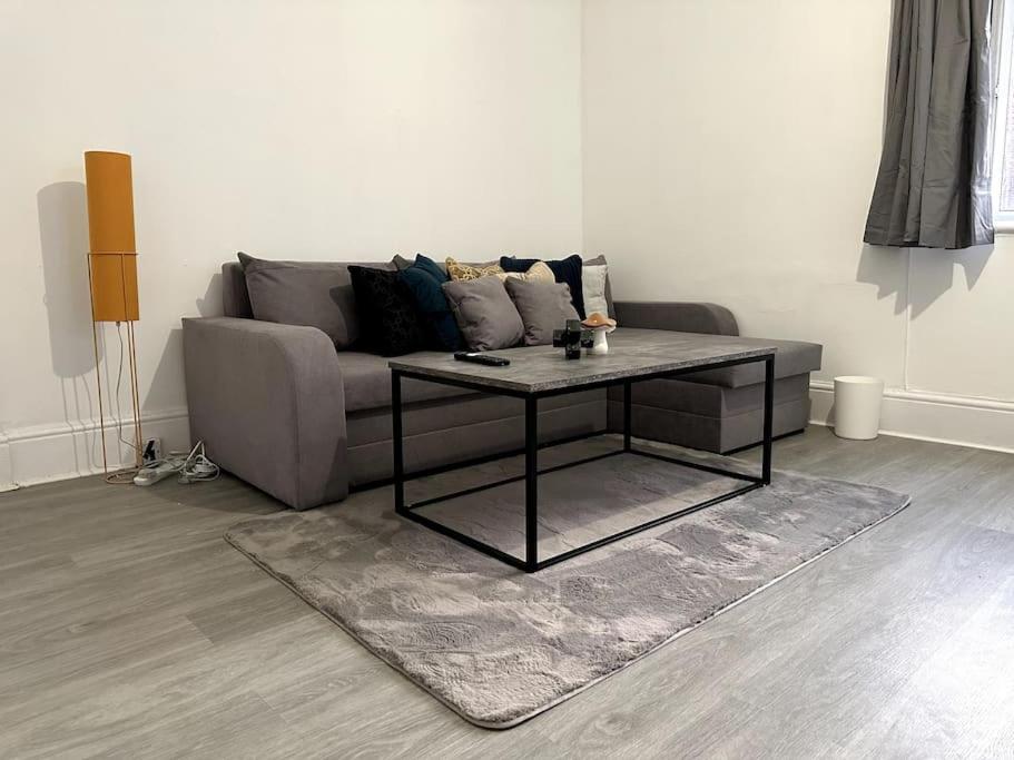 Spectacular 2 Bedroom On Tower Bridge لندن المظهر الخارجي الصورة